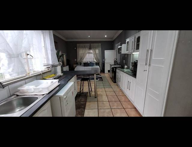 4 BEDROOM HOUSE FOR SALE IN FLORENTIA